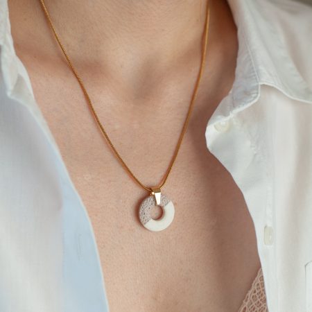 Handmade Jewelry Maleni Atelier Necklace Cinnamon Pepper Spice Mix Light Gray and White Geometric Shape Circle Gold Chain Pendant