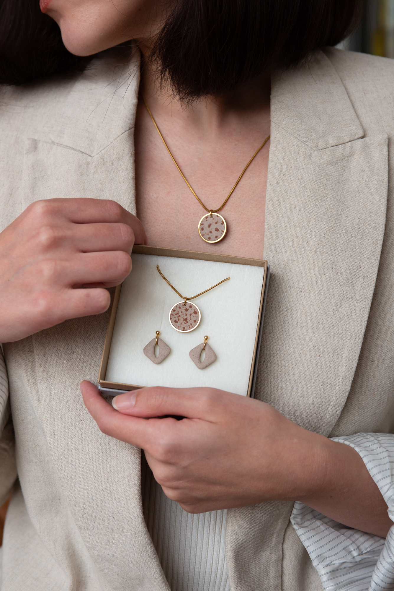 Handmade Jewelry Maleni Atelier Necklace Cinnamon Brown Terrazzo Gold Chain Pendant with Earrings Cinnamon Light Gray Square with Ellipse hole Gold Ear Pins