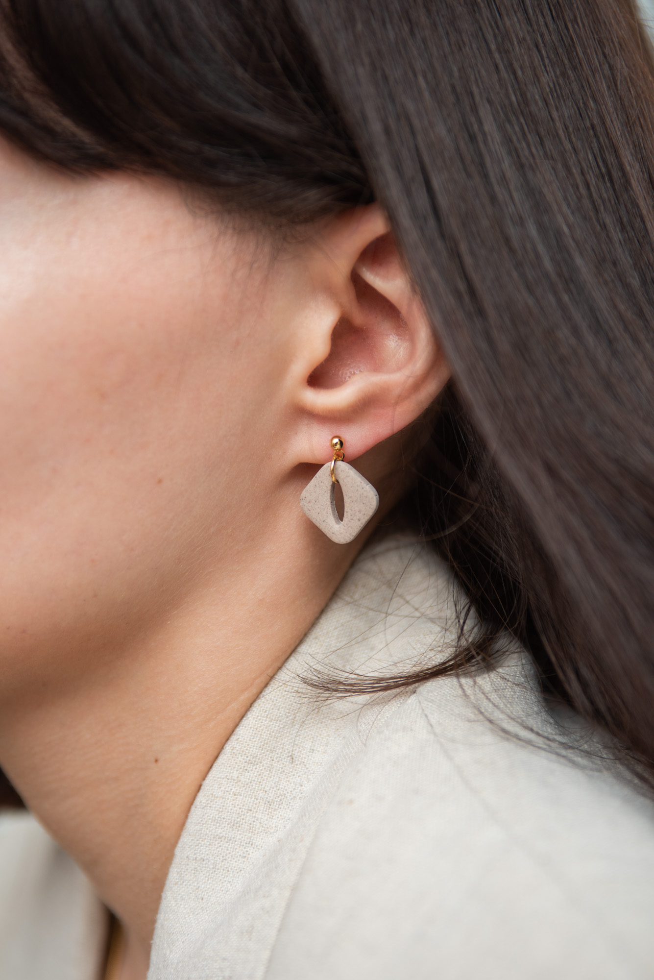 Set round brown terrazzo necklace with rhombus gray earrings cinnamon - Image 4