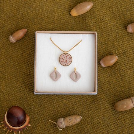 Handmade Jewelry Maleni Atelier Necklace Cinnamon Brown Terrazzo Gold Chain Pendant with Earrings Cinnamon Light Gray Square with Ellipse hole Gold Ear Pins