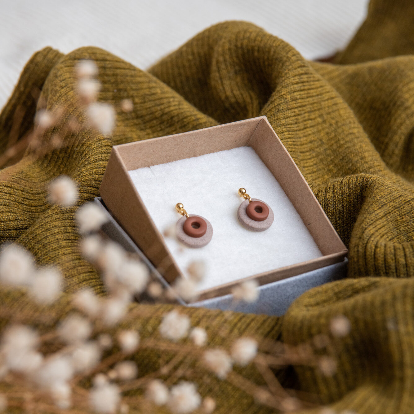 Handmade Jewelry Maleni Atelier Earrings Cinnamon Mini Double Circle Gold Pins