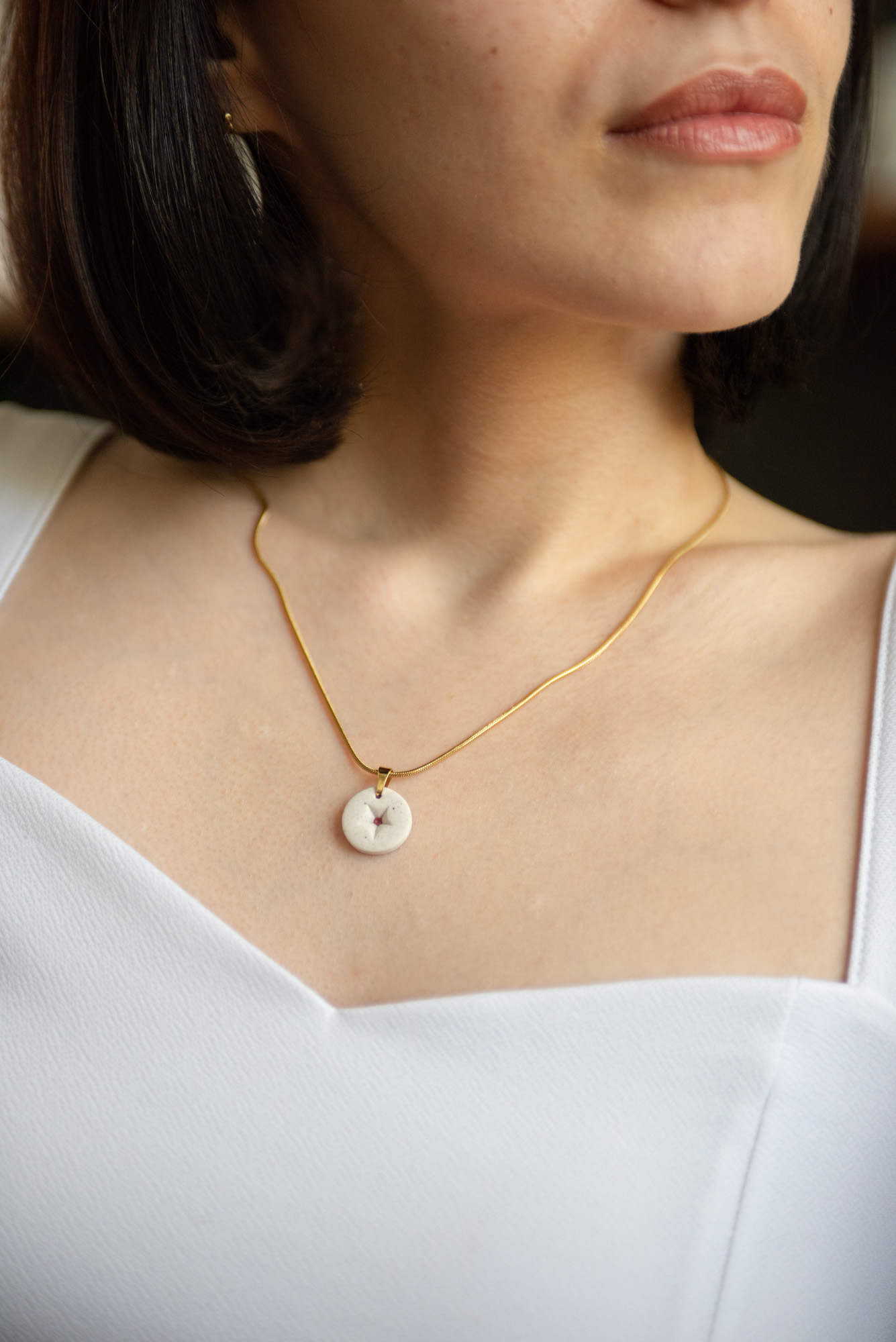 Handmade Jewelry Maleni Atelier Necklace White round indent necklace with cinnamon red dot