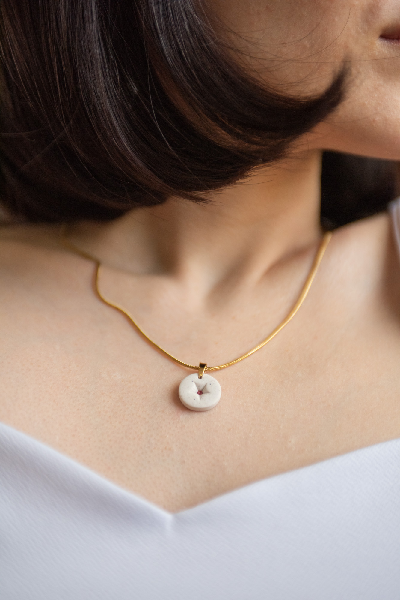 Handmade Jewelry Maleni Atelier Necklace White round indent necklace with cinnamon red dot