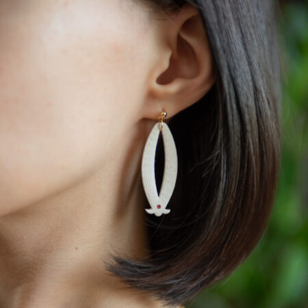Handmade Jewelry Maleni Atelier Ellipse white textured earrings with cinnamon red dot