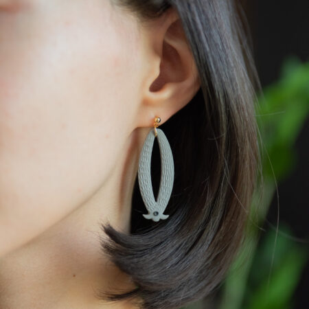 Handmade Jewelry Maleni Atelier Ellipse grey textured earrings with cinnamon black dot