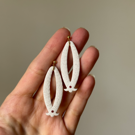 Handmade Jewelry Maleni Atelier Ellipse white textured earrings with cinnamon red dot