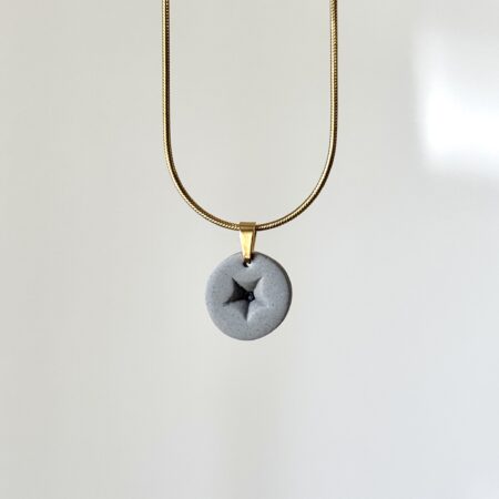 Handmade Jewelry Maleni Atelier Necklace Grey round indent necklace with cinnamon black dot