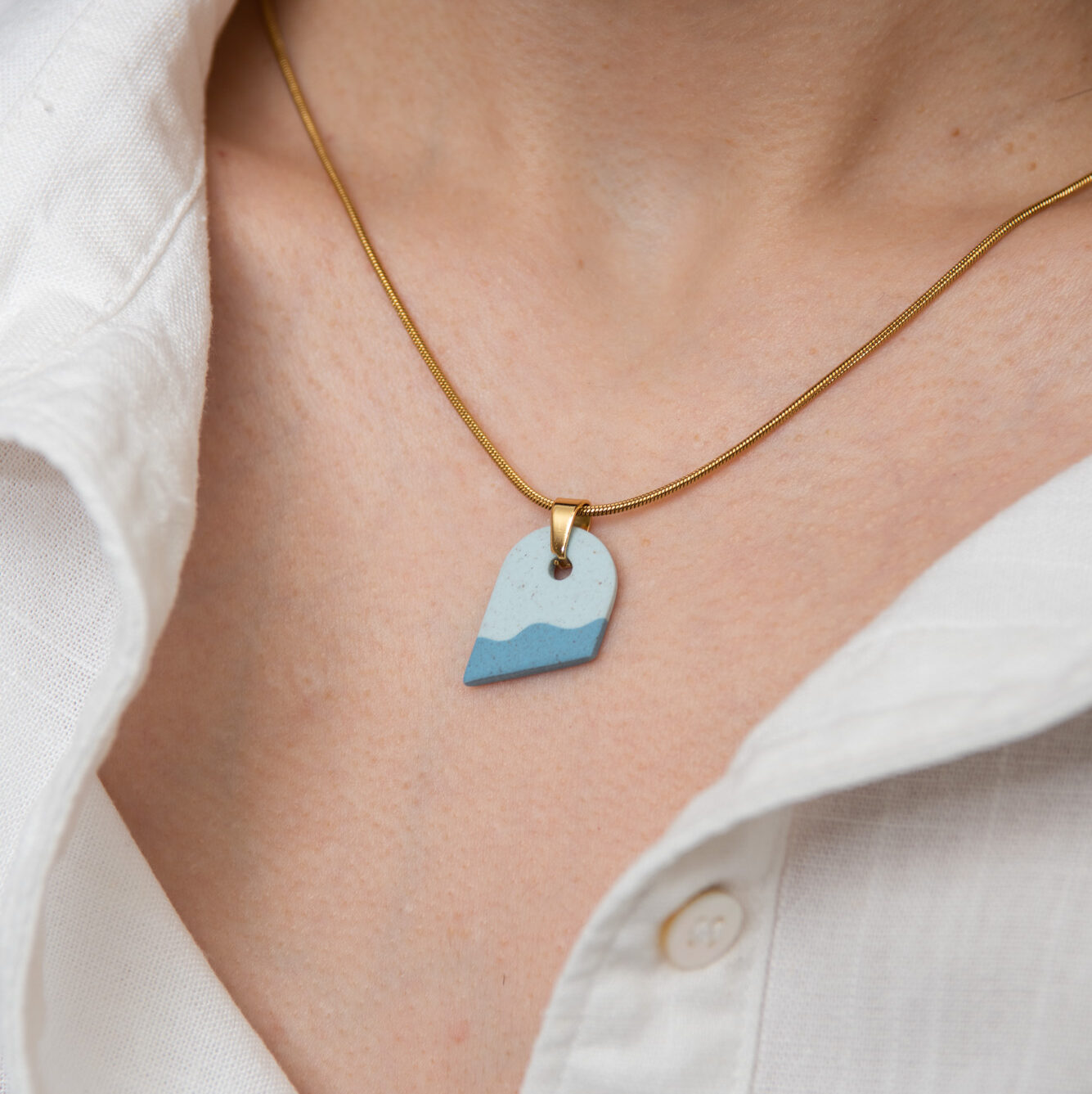 Handmade Jewelry Maleni Atelier Blue asymmetric wave necklace with cinnamon