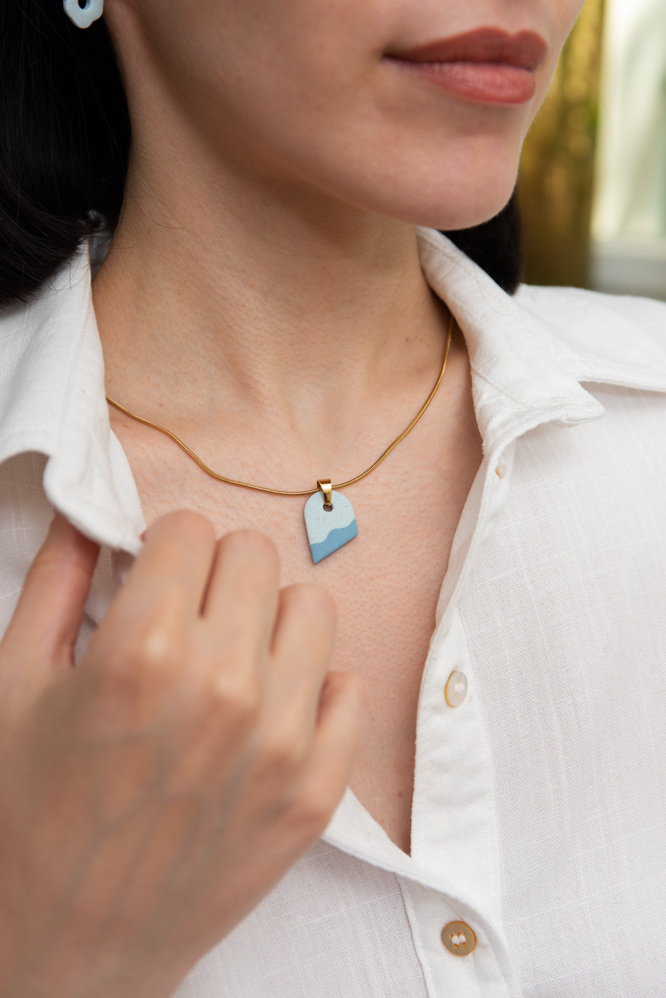 Handmade Jewelry Maleni Atelier Blue asymmetric wave necklace with cinnamon