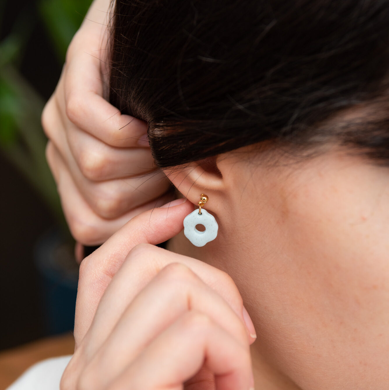 Handmade Jewelry Maleni Atelier Light blue organic earrings with cinnamon