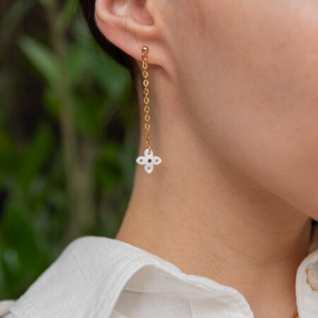 Handmade Jewelry Maleni Atelier Mini flower bud long white earrings with clove