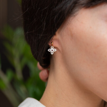 Handmade Jewelry Maleni Atelier Mini white flower bud earrings with clove