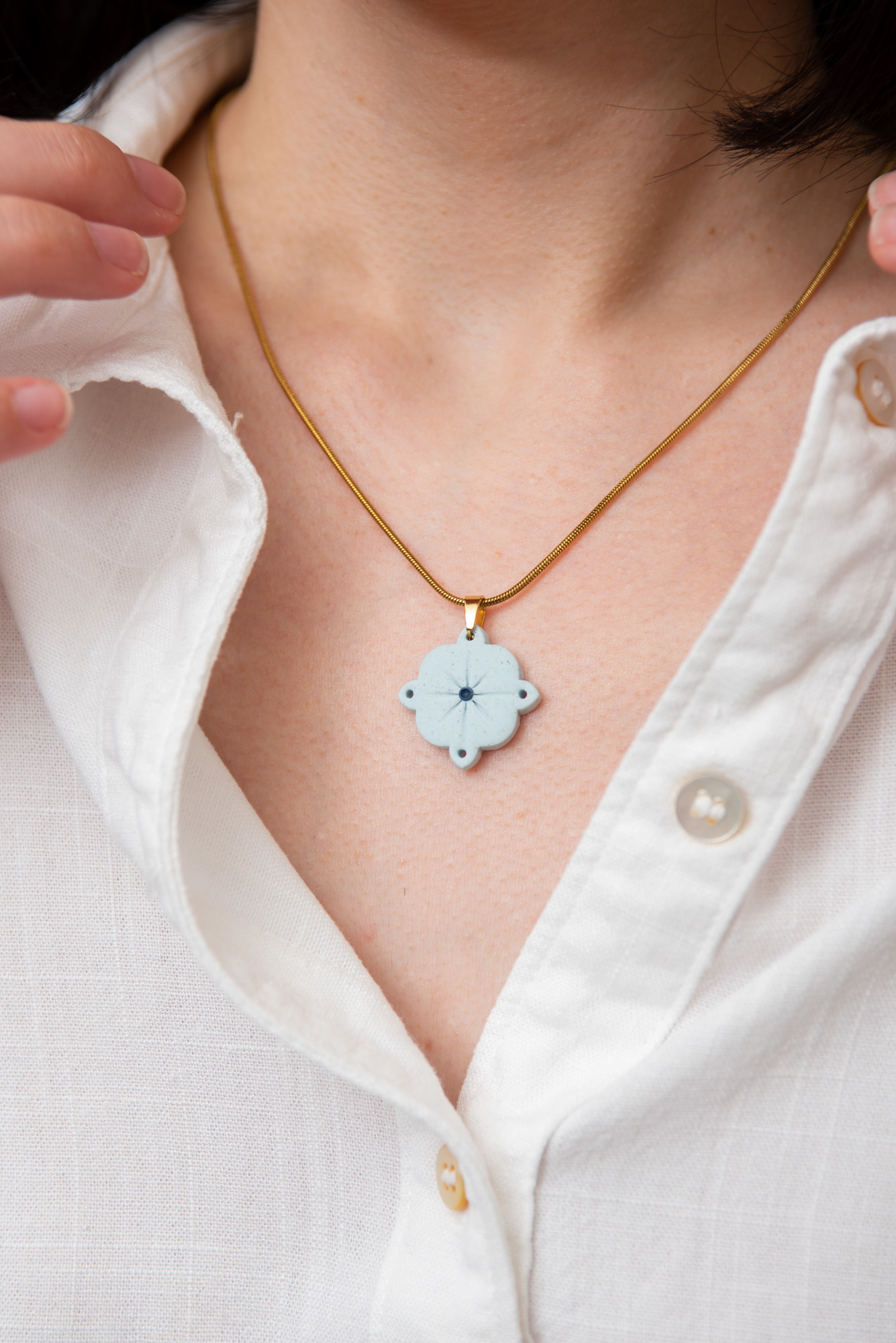 Handmade Jewelry Maleni Atelier Light blue relief necklace with cinnamon with blue dot