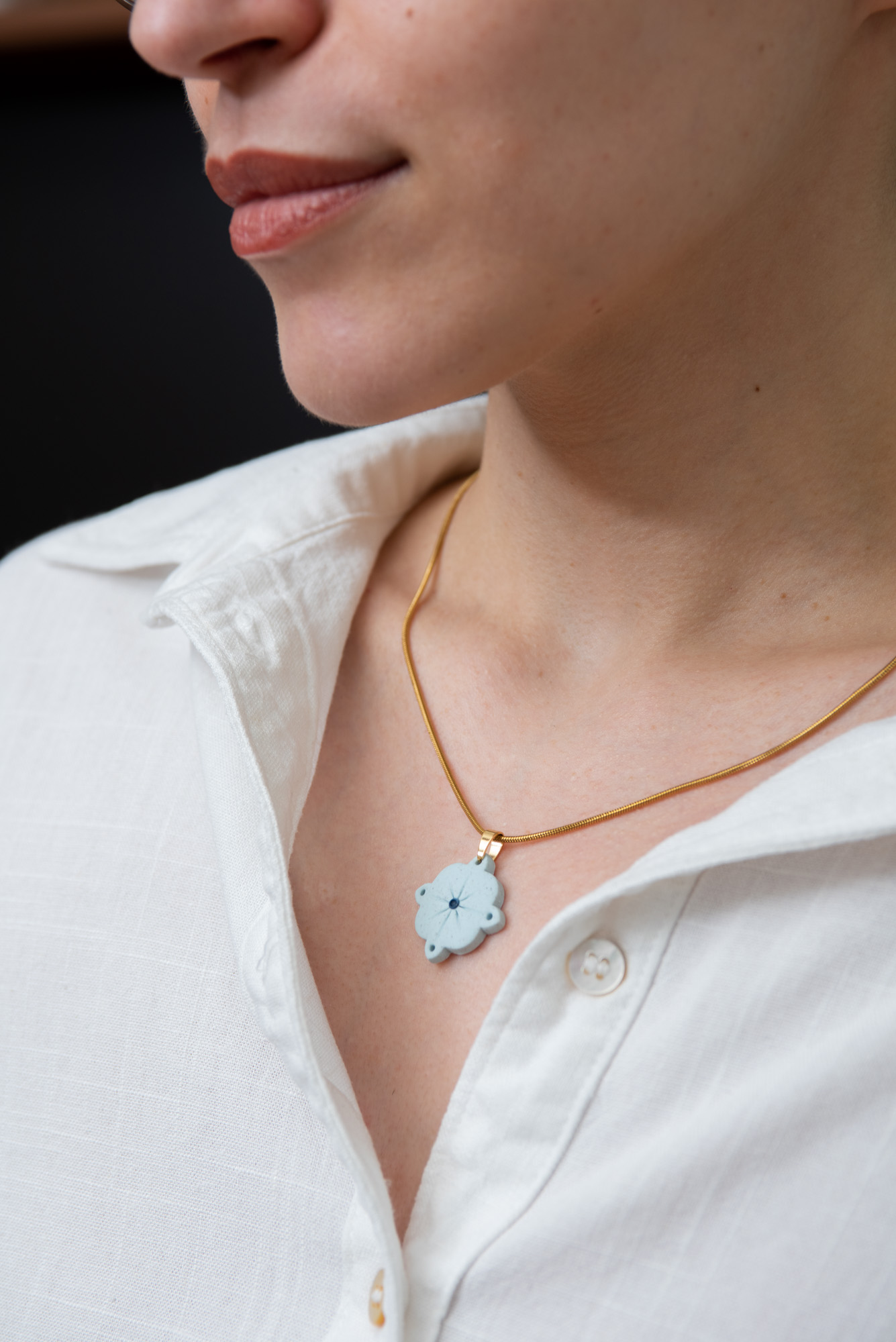 Handmade Jewelry Maleni Atelier Light blue relief necklace with cinnamon with blue dot