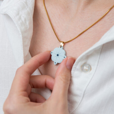 Handmade Jewelry Maleni Atelier Light blue relief necklace with cinnamon with blue dot