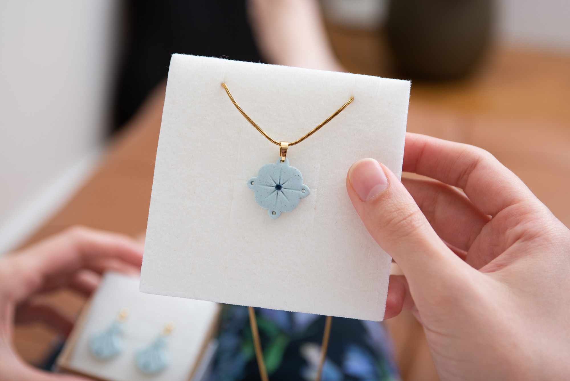Handmade Jewelry Maleni Atelier Light blue relief necklace with cinnamon with blue dot