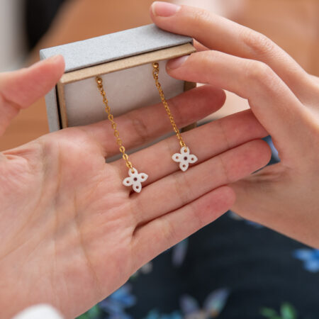 Handmade Jewelry Maleni Atelier Mini flower bud long white earrings with clove