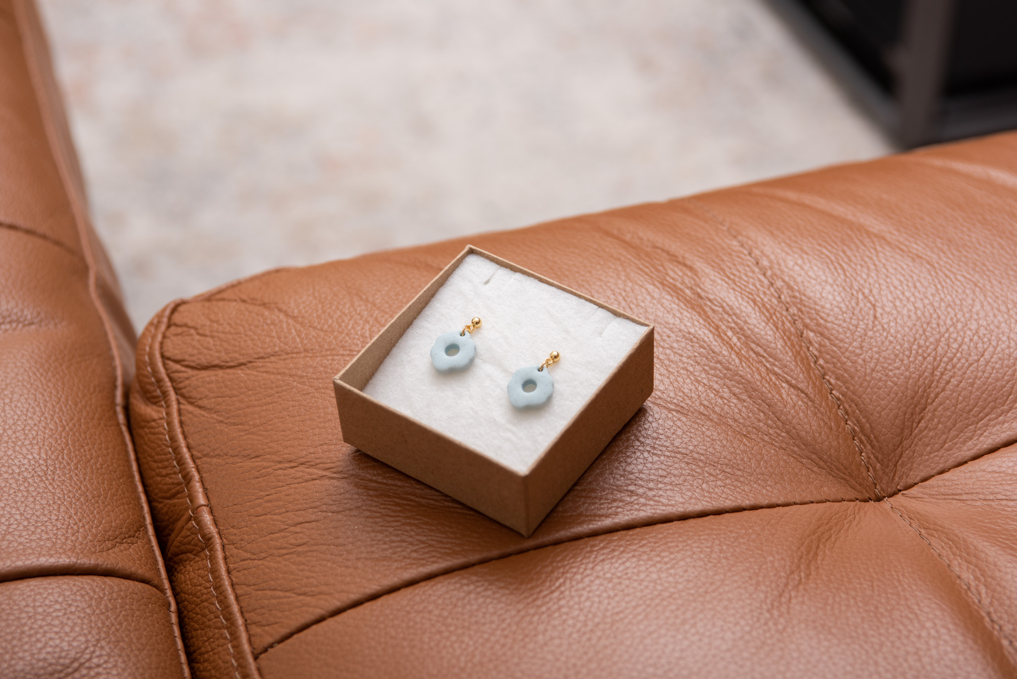 Handmade Jewelry Maleni Atelier Light blue organic earrings with cinnamon