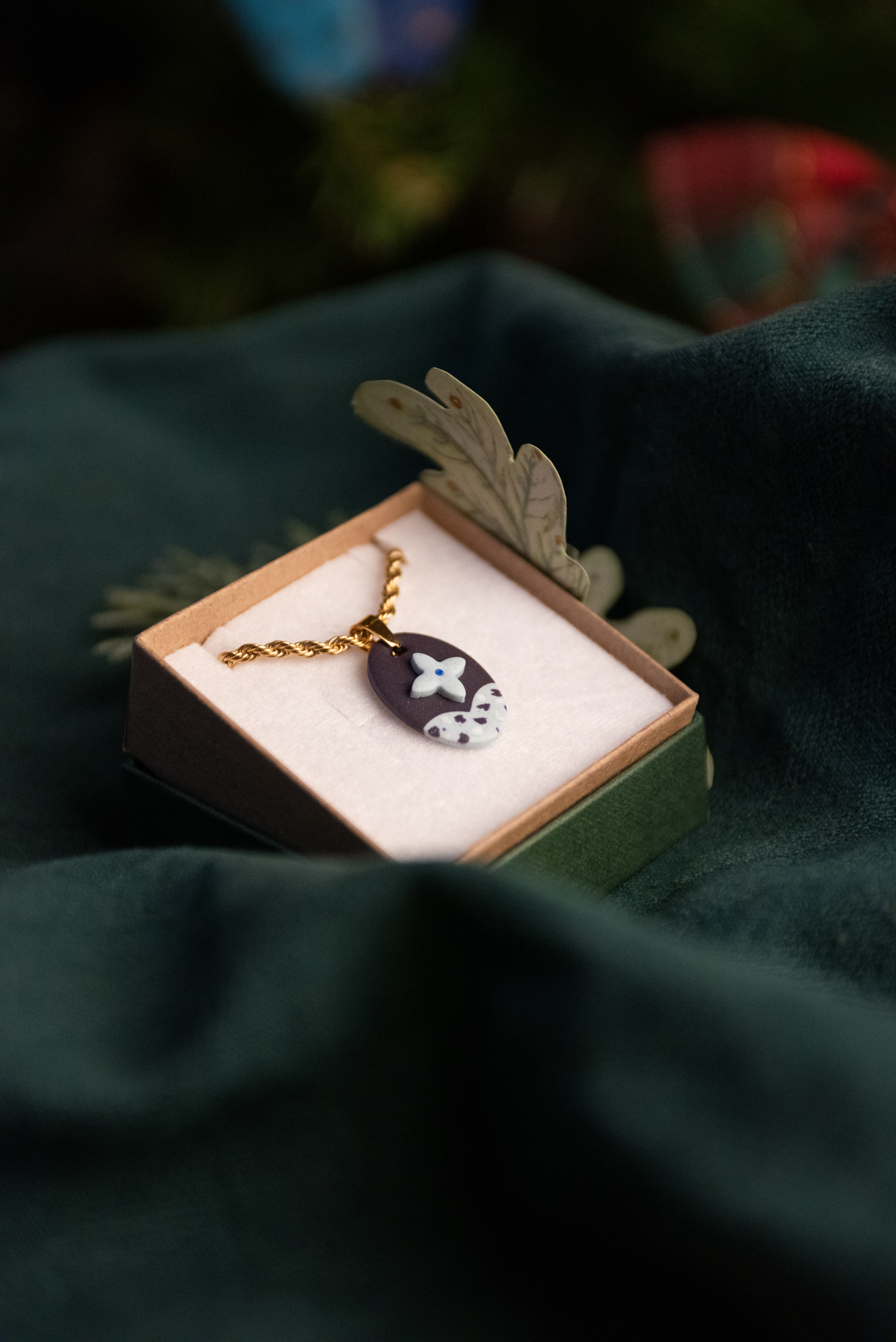 Handmade Jewelry Maleni Atelier "Night" medallion with cinnamon (rope chain)