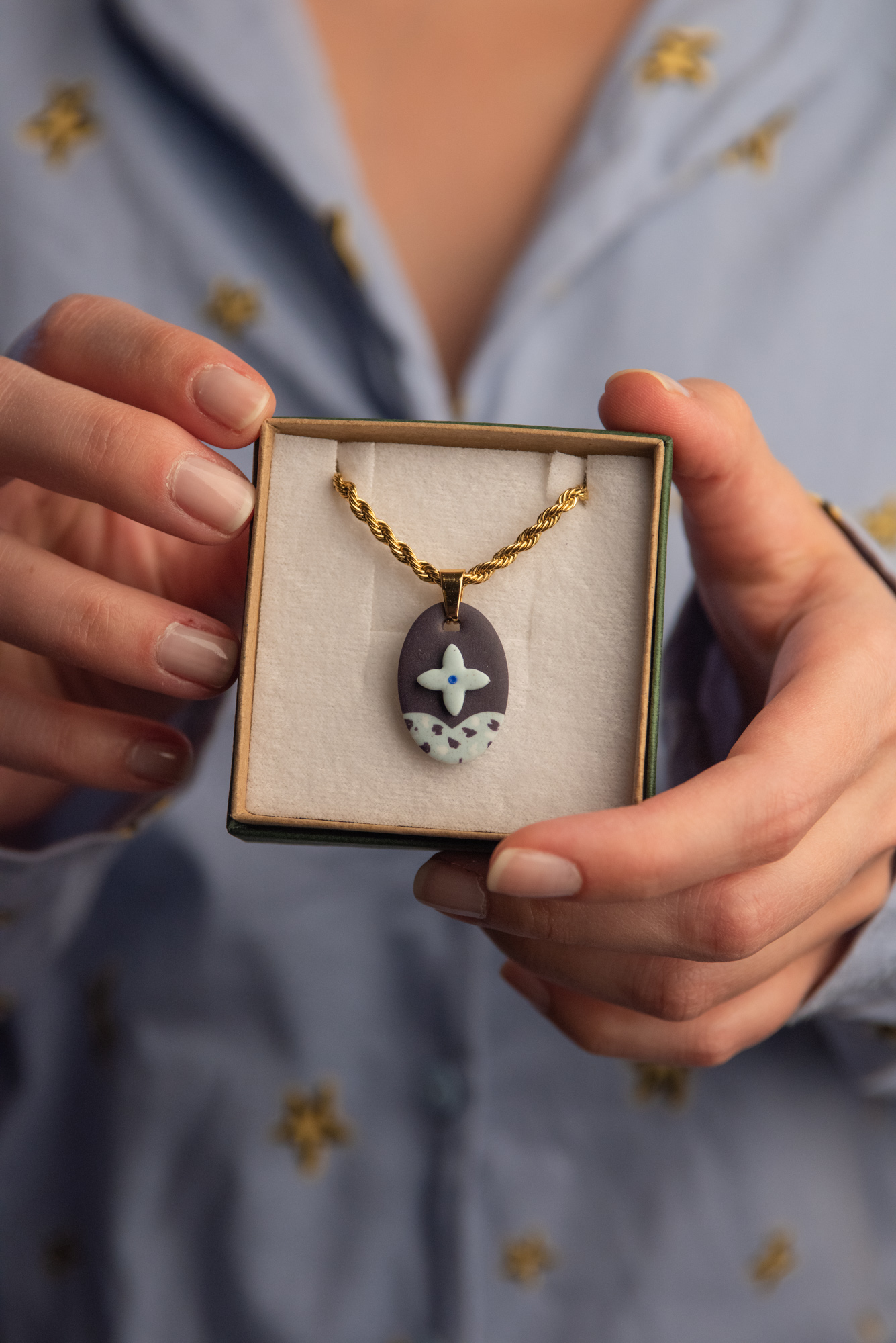 Handmade Jewelry Maleni Atelier "Night" medallion with cinnamon (rope chain)