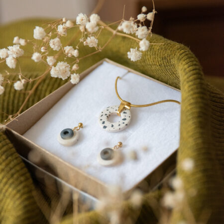 Handmade Jewelry Maleni Atelier set round terrazzo necklace and double circle earrings with nutmeg